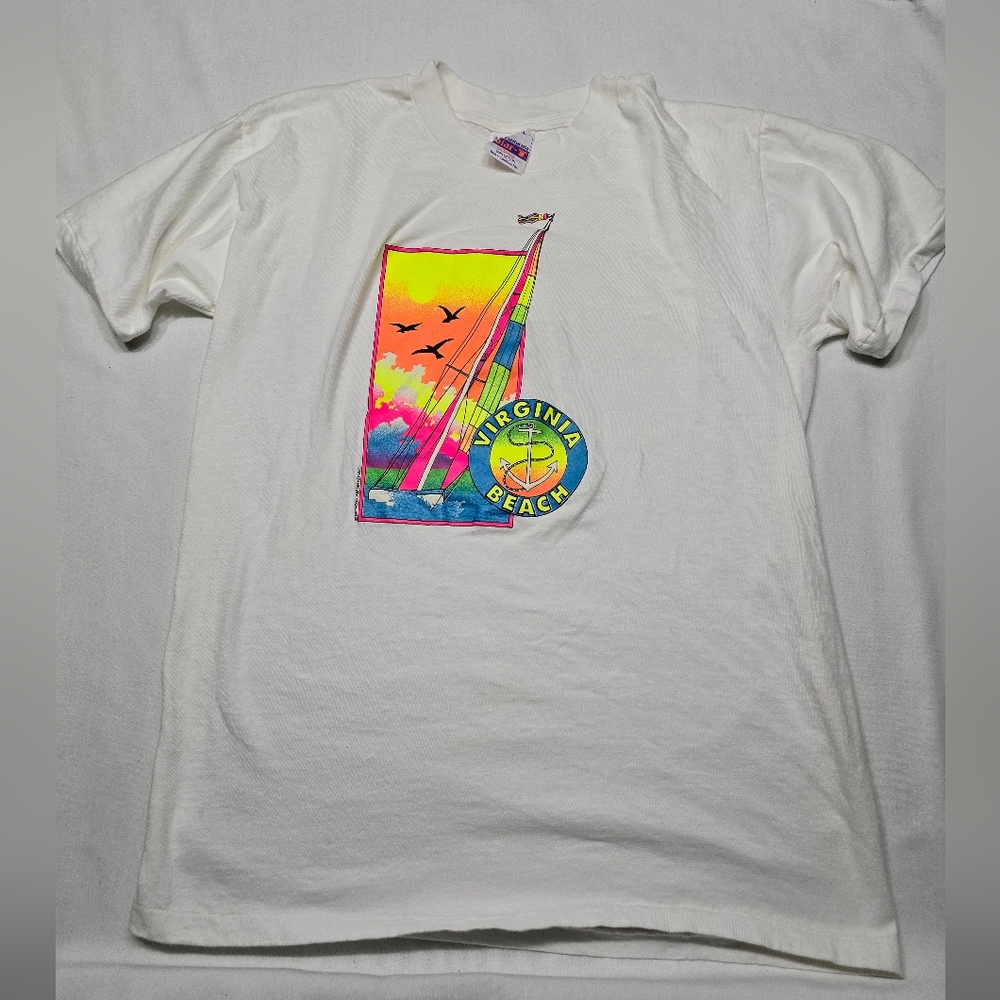 Vintage 1991 Virginia Beach Neon Solar T Graphic Tourist T-Shirt